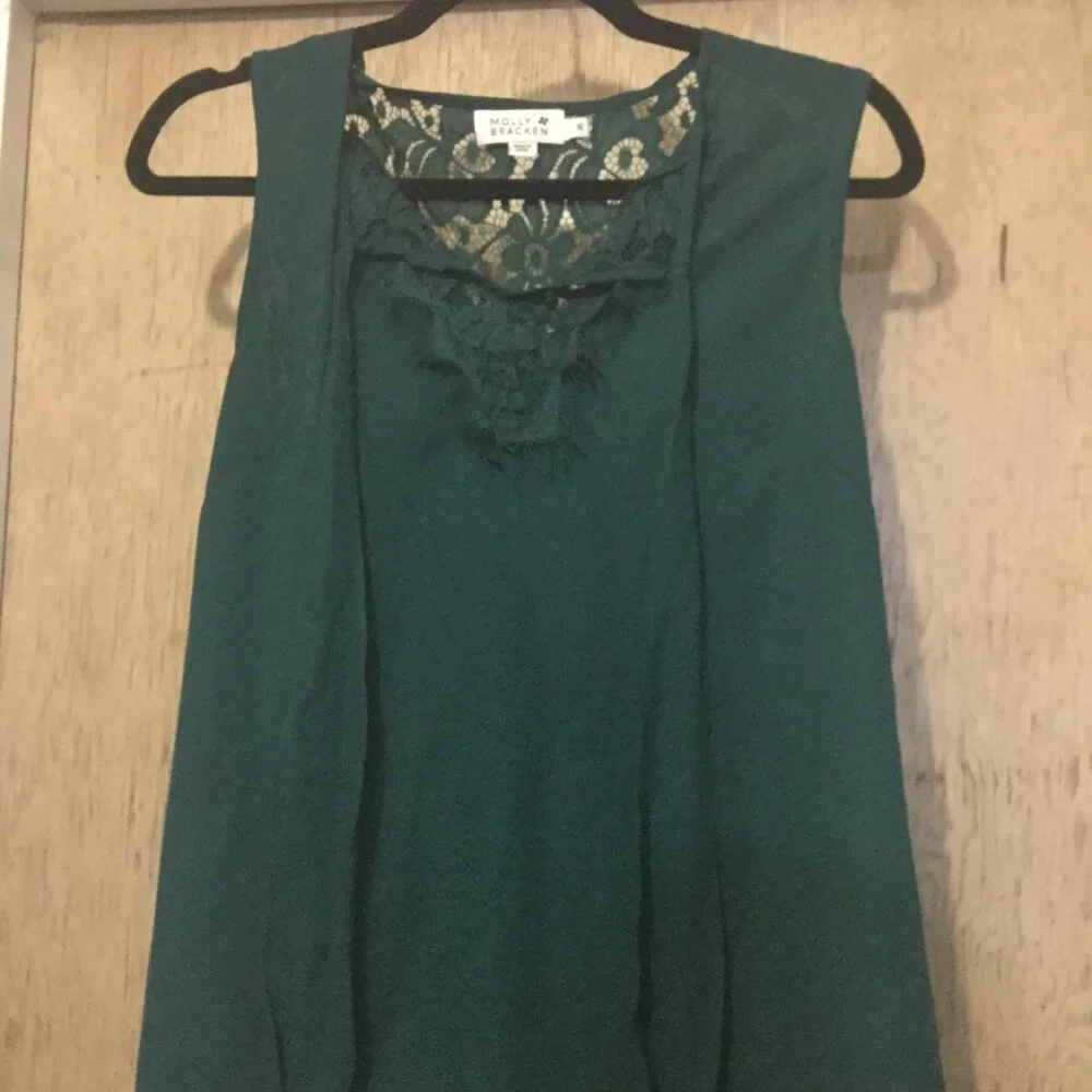 Molly Bracken size medium beautiful dark green has tie in the front at the neck - Picture 2 of 5